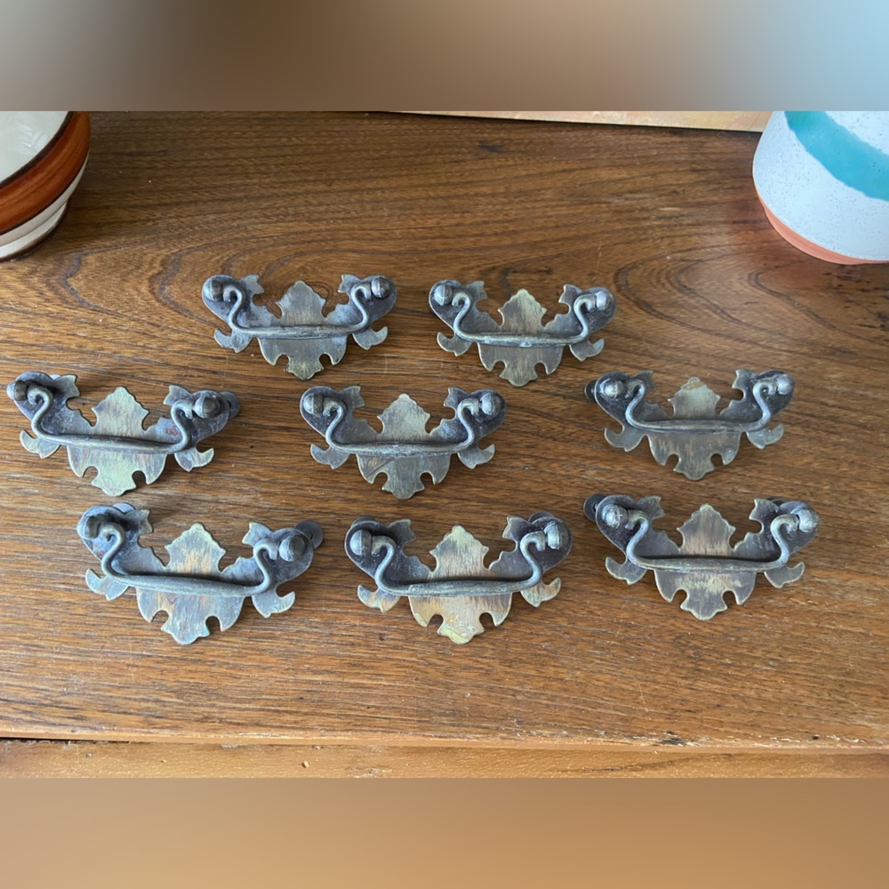 Vintage Style Metal Drawer Pull 8 Set with Hardware